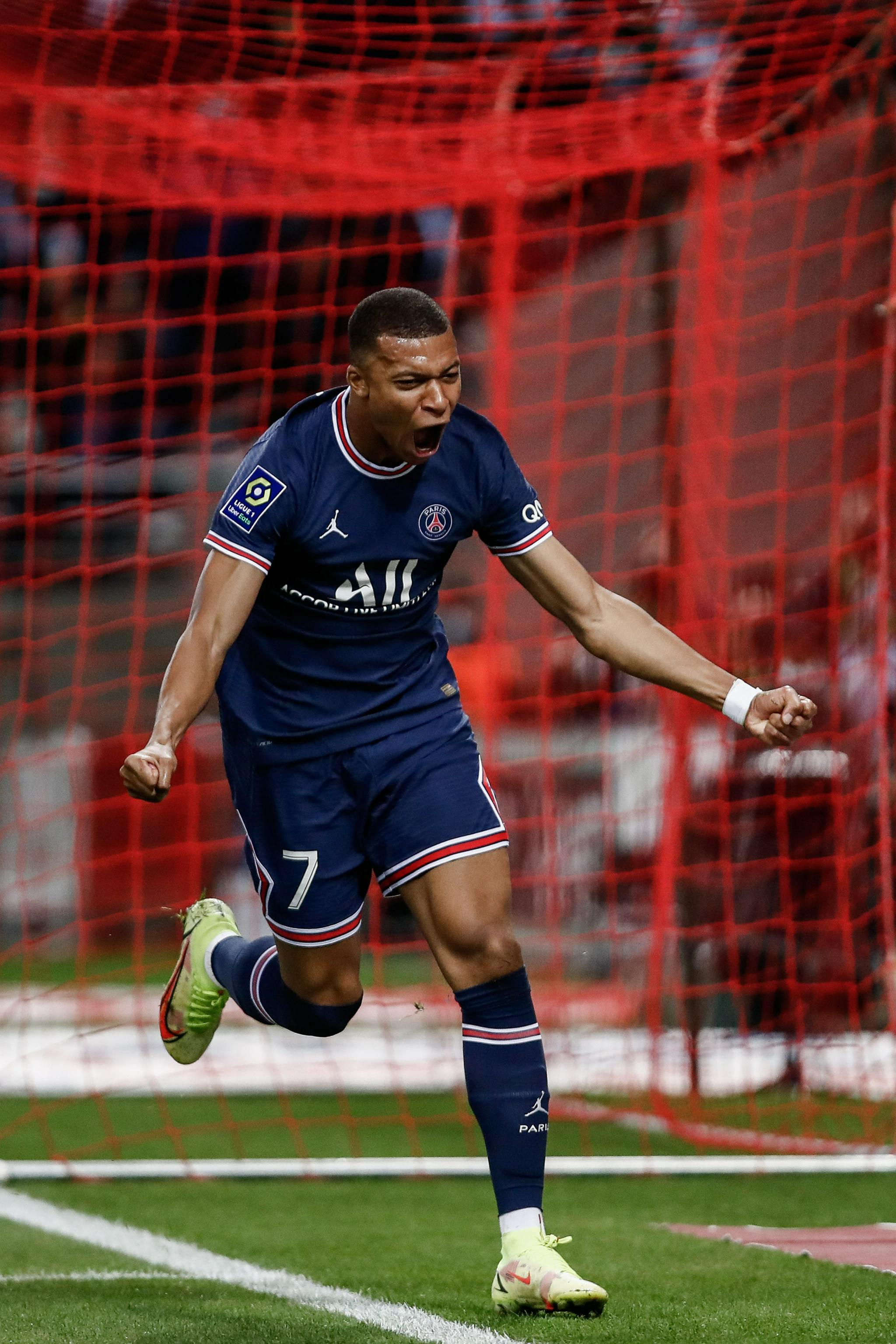 比利时年度最佳教练候选：孔帕尼、摩纳哥主帅波科尼奥利在列（比利时年度最佳教练候选名单出炉：孔帕尼与摩纳哥主帅波科尼奥利入选）