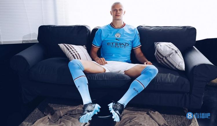 国脚新纹身曝光，引发粉丝讨论（国脚新纹身亮相，掀起粉丝热议）