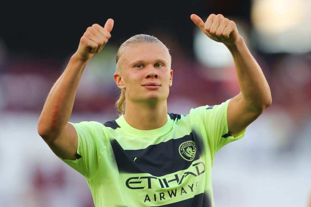 卡斯尔成马刺队史第三位在21岁以下得到30+10+5的球员