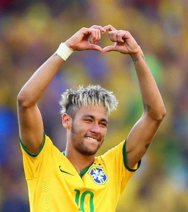 媒体人：亚泰其他工作人员好久没发薪了，坚持岗位是为爱发电（媒体人称亚泰多名工作人员长期未发薪，仍凭热爱坚守岗位）