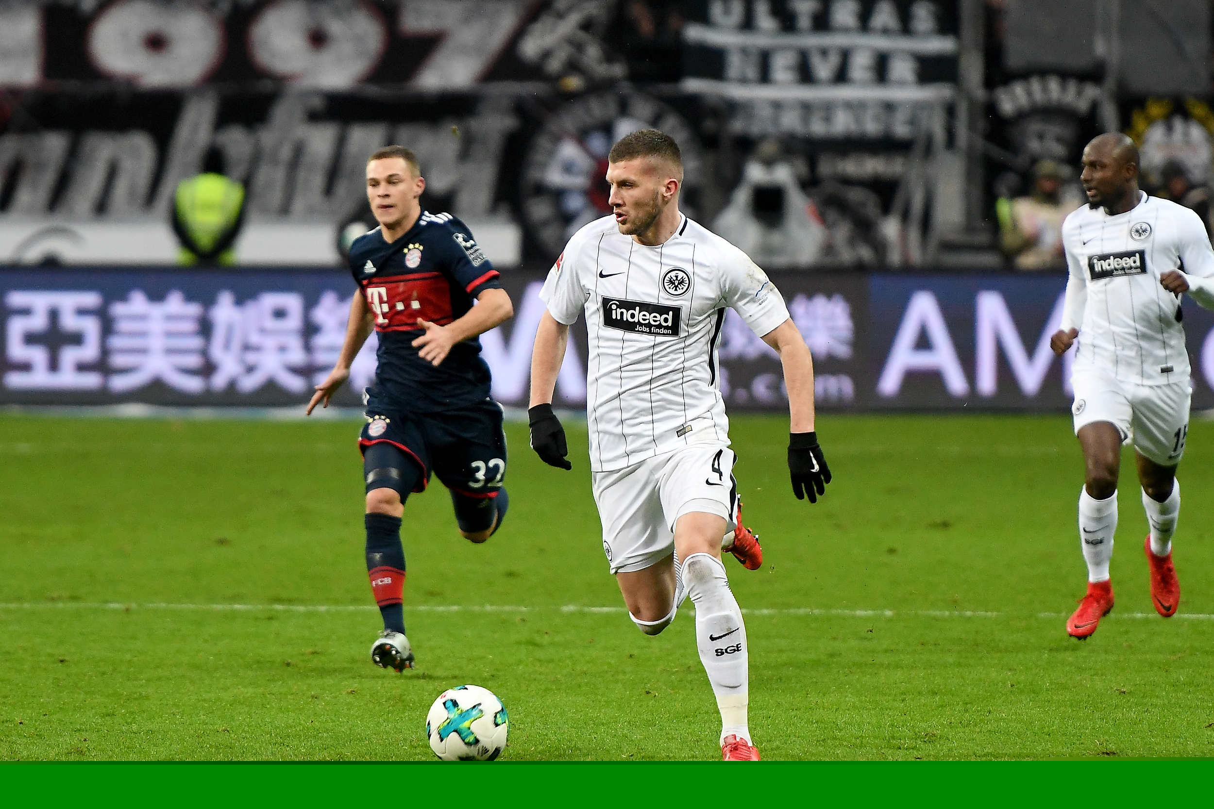 豪门悲喜夜：维拉2-1绝杀阿森纳 曼城3-0落后枪手2分 切尔西3轮不胜（英超豪门冷暖夜：维拉2-1补时绝杀枪手 曼城3-0仍落后2分 切尔西陷三轮不胜）