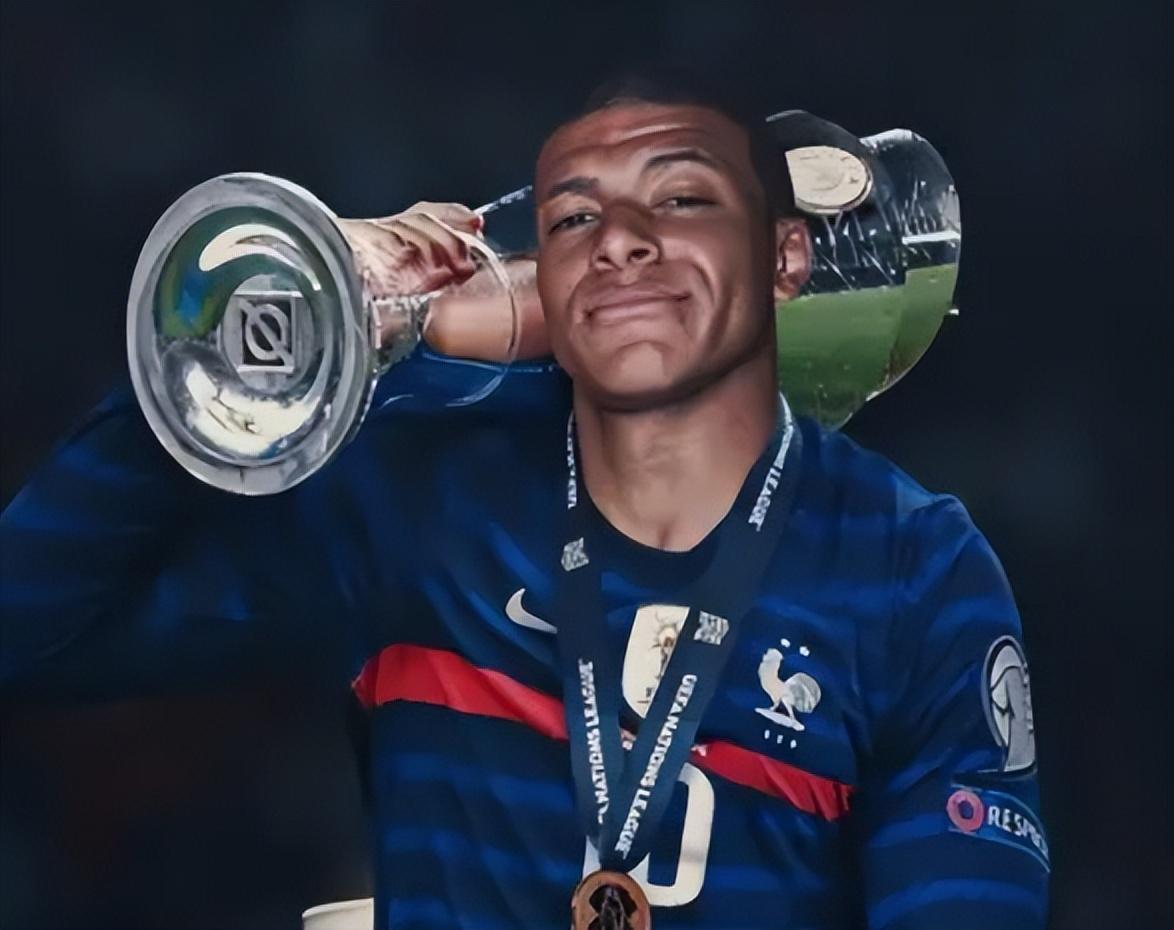 英超-纽卡斯尔联2-1十人伯恩利，吉马良斯角球直接破门，戈登点射建功（英超：纽卡斯尔联2-1力克十人伯恩利，吉马良斯角球直接得分，戈登点球命中）