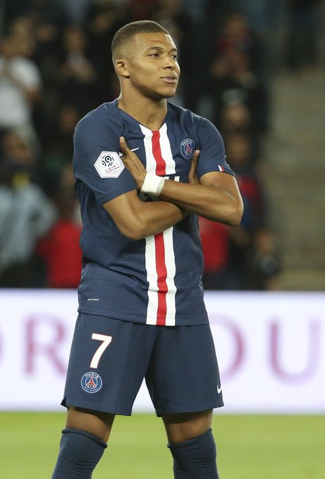 跑位比运球更重要（跑位才是关键，胜过运球）