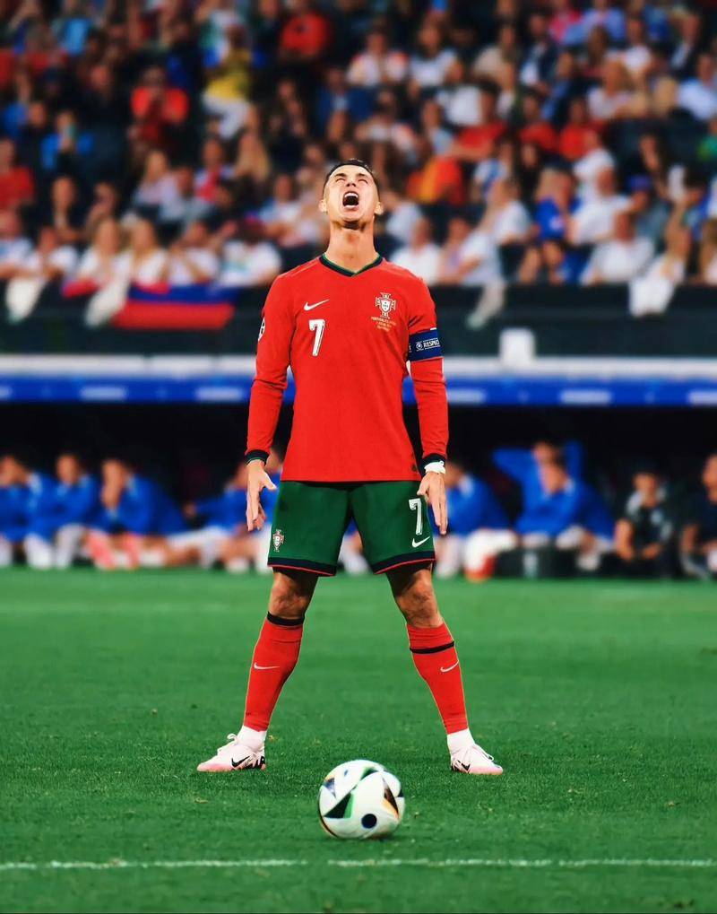 篮球湖人球员场上发挥获得球迷认可（湖人球员出色表现赢得球迷称赞）