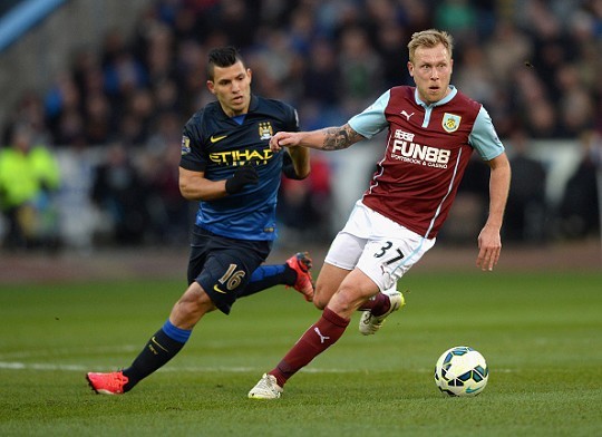 梅西社媒鼓励球队争冠：东部冠军到手，但我们还有决赛要踢（梅西社媒发声：东部封王已成，全队仍向决赛冲刺）