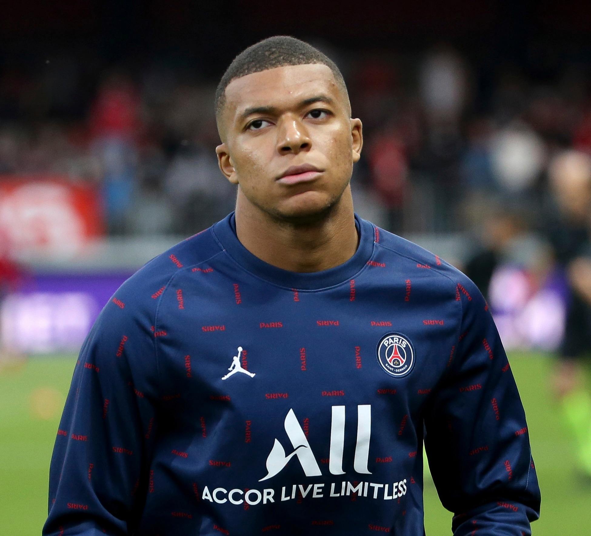 巴塞罗那门将之争：特尔施特根回归引发的悬念（特尔施特根复出，巴萨门线之争再起悬念）