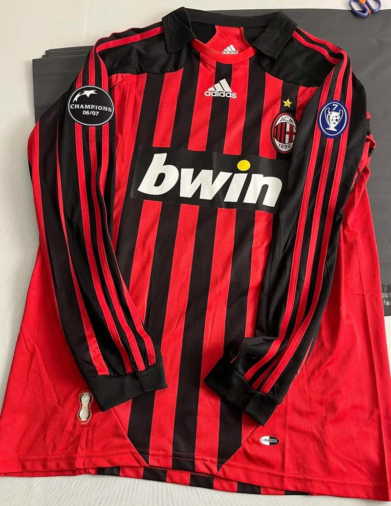 凯恩回应与巴萨传闻：我没和任何人接触，现在在拜仁很开心（凯恩澄清巴萨传闻：未与任何人接触，目前在拜仁很开心）