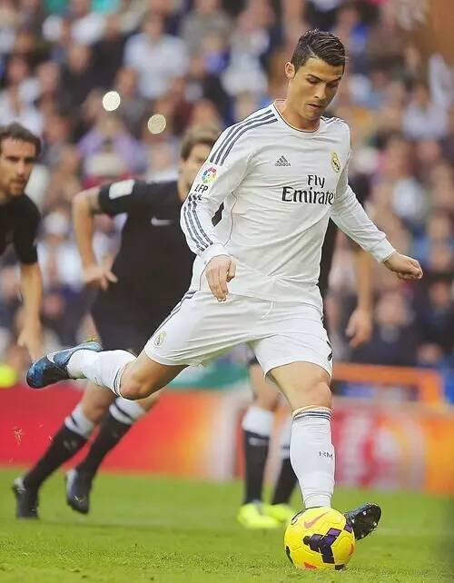 足球欧冠决赛将首次引入AI裁判辅助系统（欧冠决赛将首度启用AI裁判辅助系统）