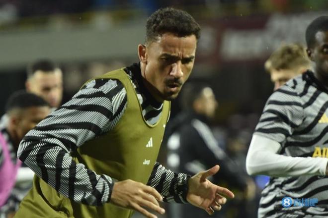 亚冠5轮1分！海港主帅赛后表演语言艺术：球迷打脸，蓉城再补一刀（亚冠5战仅1分！海港主帅赛后秀话术，球迷回击，蓉城再添一刀）