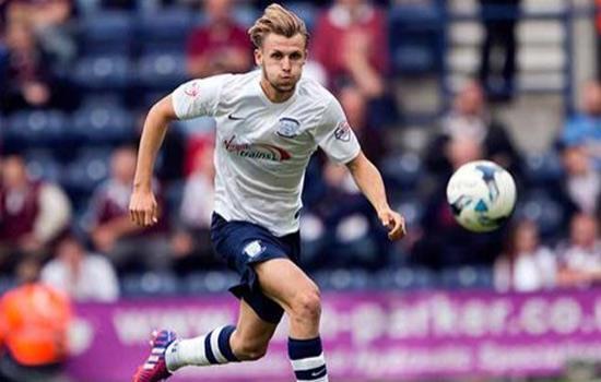 上海市政府向海港赠送冠军贺礼：木雕雄鹰和冠军奖杯刺绣（上海市政府为海港献上冠军贺礼：木雕雄鹰与冠军奖杯刺绣）