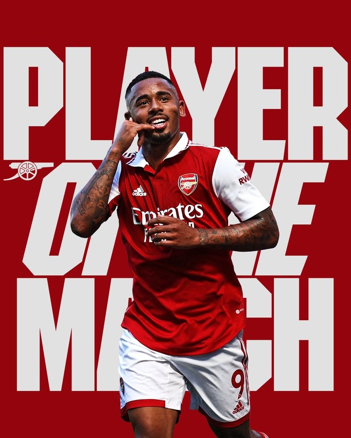 青训小将破门后被队友高高举起（青训新星破门后被队友举起庆祝）